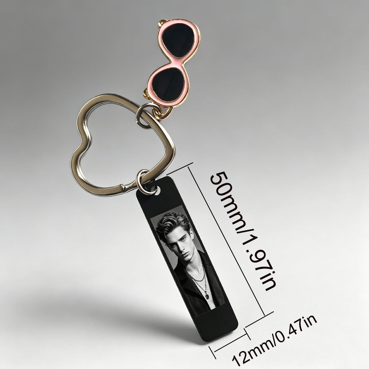 Custom photo personalized key chain【Send pictures and order number to Email】