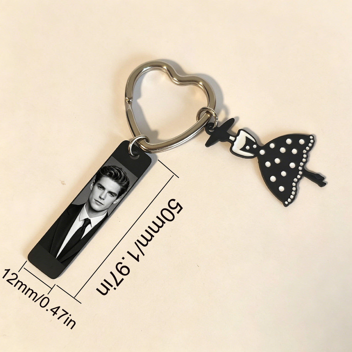 Custom photo personalized key chain【Send pictures and order number to Email】